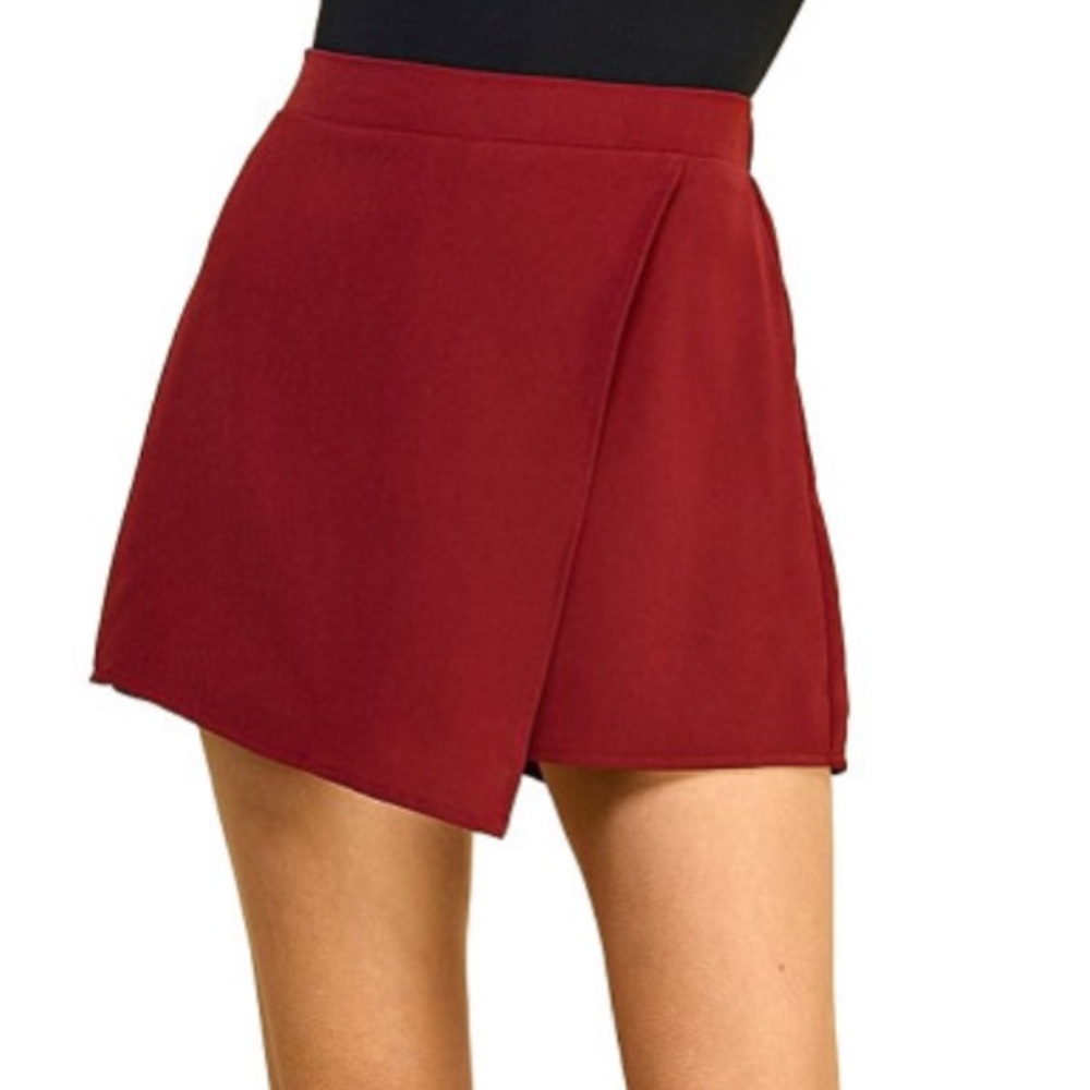 CRIMSON SKORT